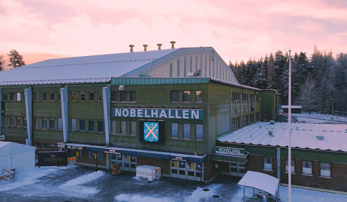 Nobelhallen ishall i Karlskoga i soluppgång